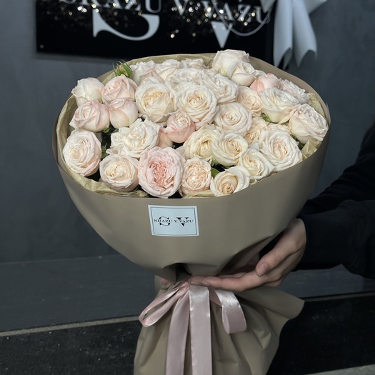 Букет из кремовых кустовых роз 11шт