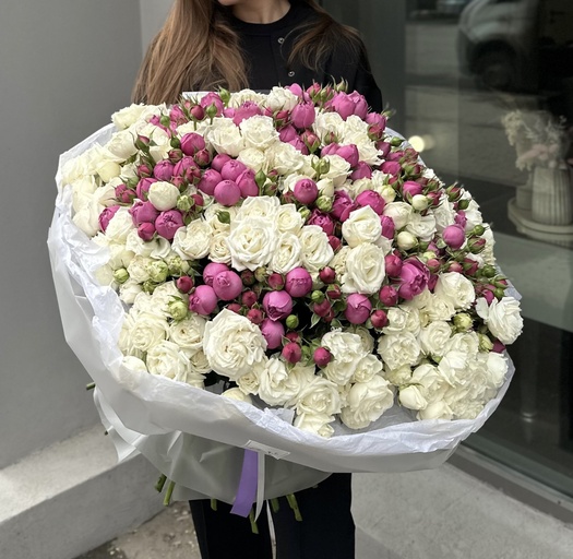 Букет из кустовых пионовидных роз 51шт