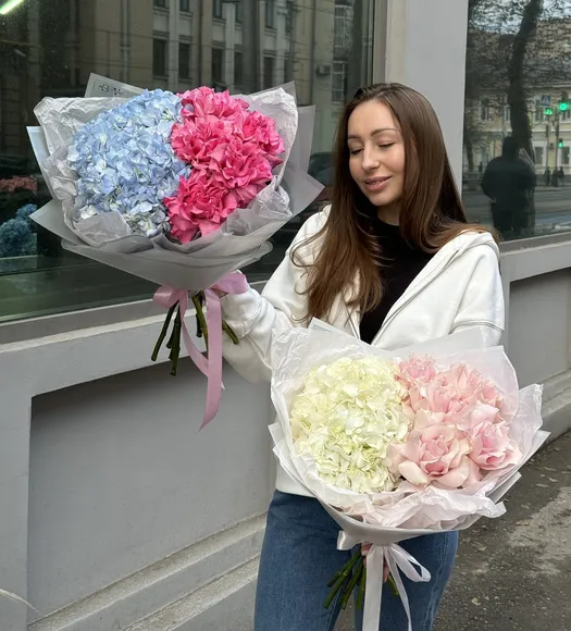Дуо букет из гортензии и французской розы