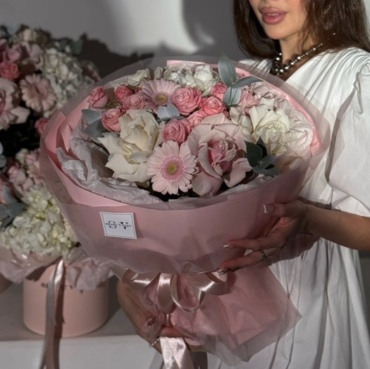 Авторский букет с французскими розами и гермини