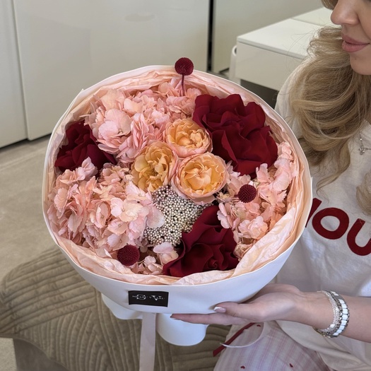 Авторский букет с розой, гортензией, озотамнусом