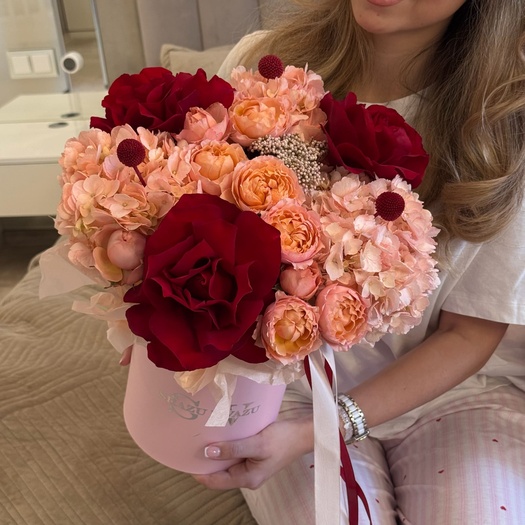 Авторская композиция с озотамнусом, розой и гортензией