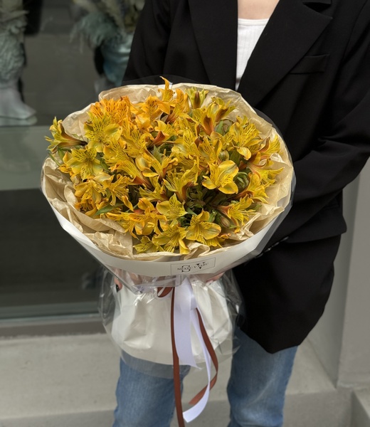 Букет из желтой альстромерии 17шт