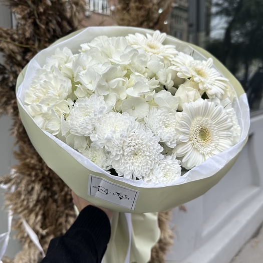 Авторский букет с гортензией, гермини и сантини