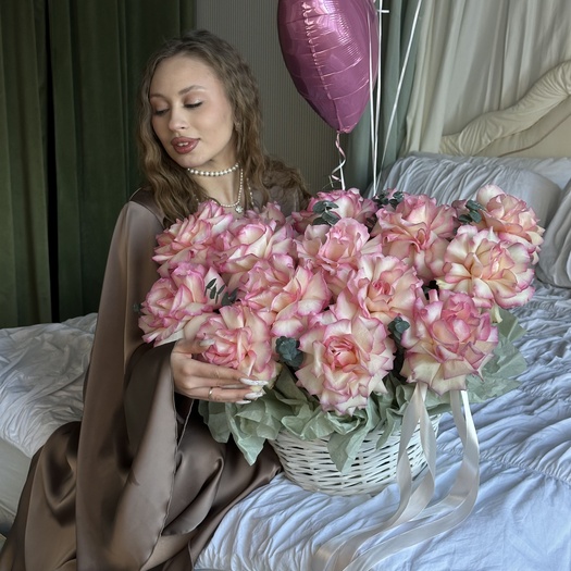 Корзина французских роз сорта «ESPERANCE» 17шт