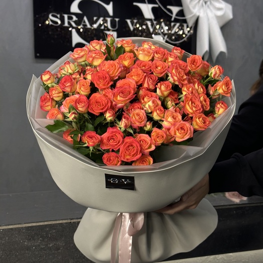 Букет из кустовых оранжевых роз 19шт
