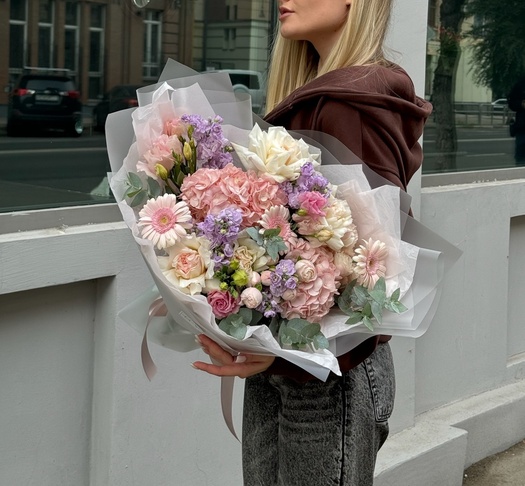 Авторский букет с гермини, гортензией и эустомой