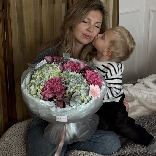 Авторский букет с розой, гермини, гортензией