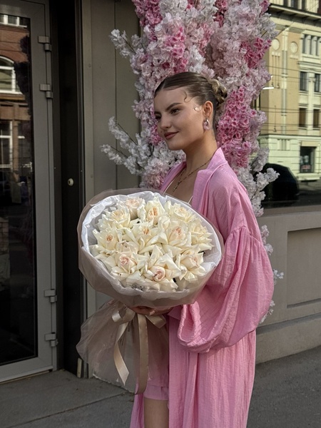 Моно букет из французских  роз WHITE O’HARA 11 шт