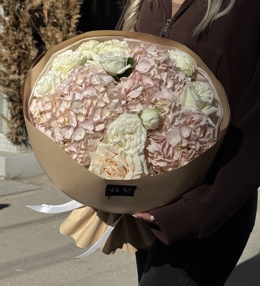 Авторский букет с гермини и гортензией