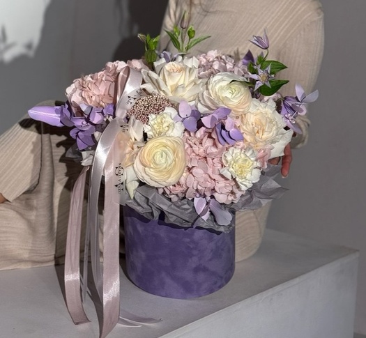 Авторская композиция с ранункулюсом