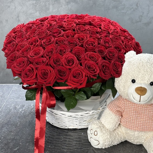 Корзина из 101 красной розы Армения