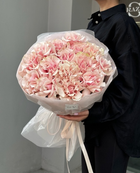 Букет из французских роз «PINK MONDIAL» 15 шт
