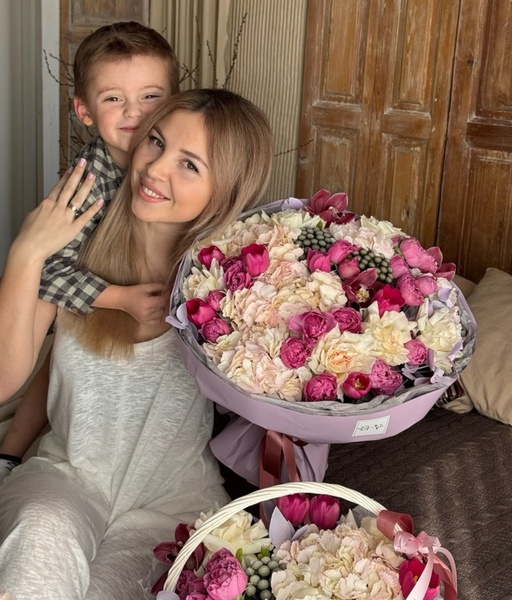 Авторский букет с гортензиями,розами и экзотикой