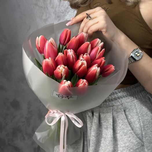 Букет из нежно красных тюльпанов 19шт