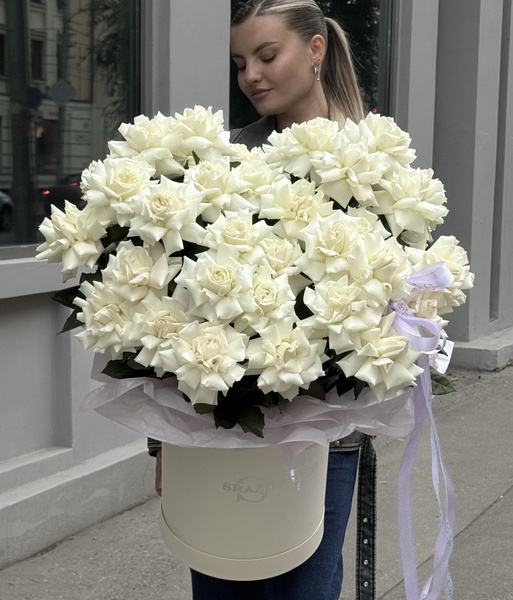 Бокс из французских роз «PLAYA BLANCA» 51шт