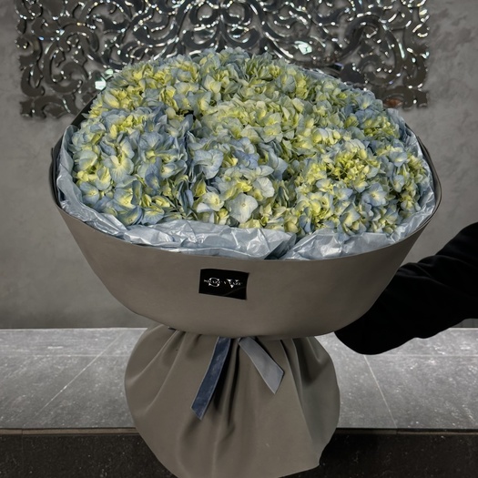 Букет из зелено-голубых гортензий 7шт