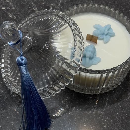 Свеча ручной работы с голубым ангелом