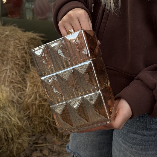 Стеклянная бежевая ваза