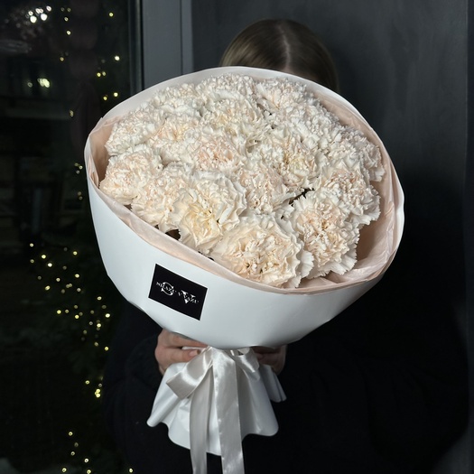 Букет из кремовых диантусов 17шт