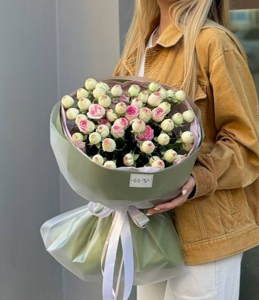 Букет из кустовых роз 9 шт