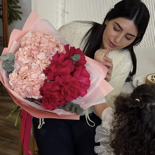 Дуо-букет с гортензией и розой «GOTCHA»