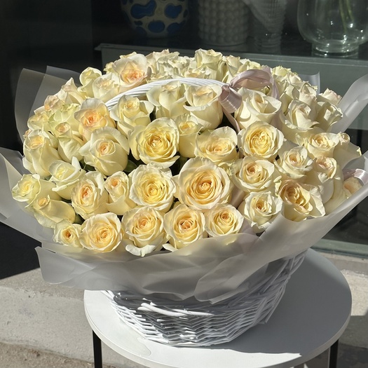 WOW корзина из роз сорта «CANDLE LIGHT» 75шт