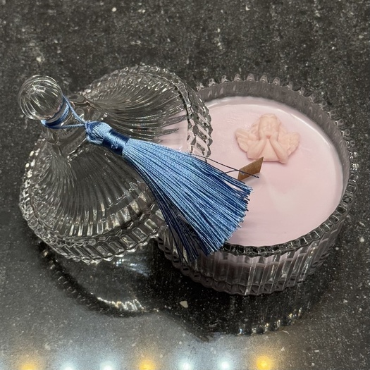 Свеча ручной работы с розовым ангелом