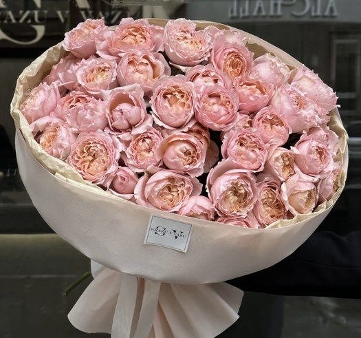 Букет из кустовых пионовидных роз «JULIETTE» 15шт