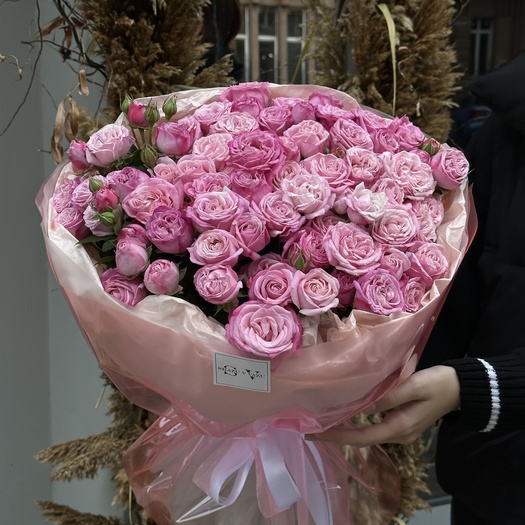 Букет из кустовых малиновых роз 21шт