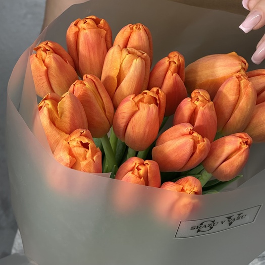 Букет из оранжевых гладких тюльпанов 19шт